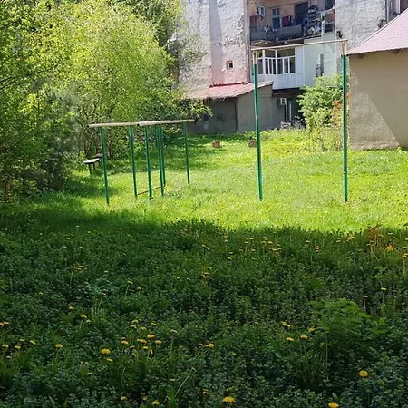 Апартаменти Stepana Bandery Str. 19